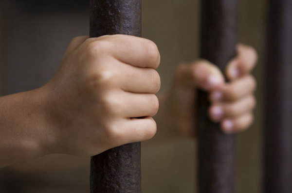 00后制售吃鸡外挂被抓